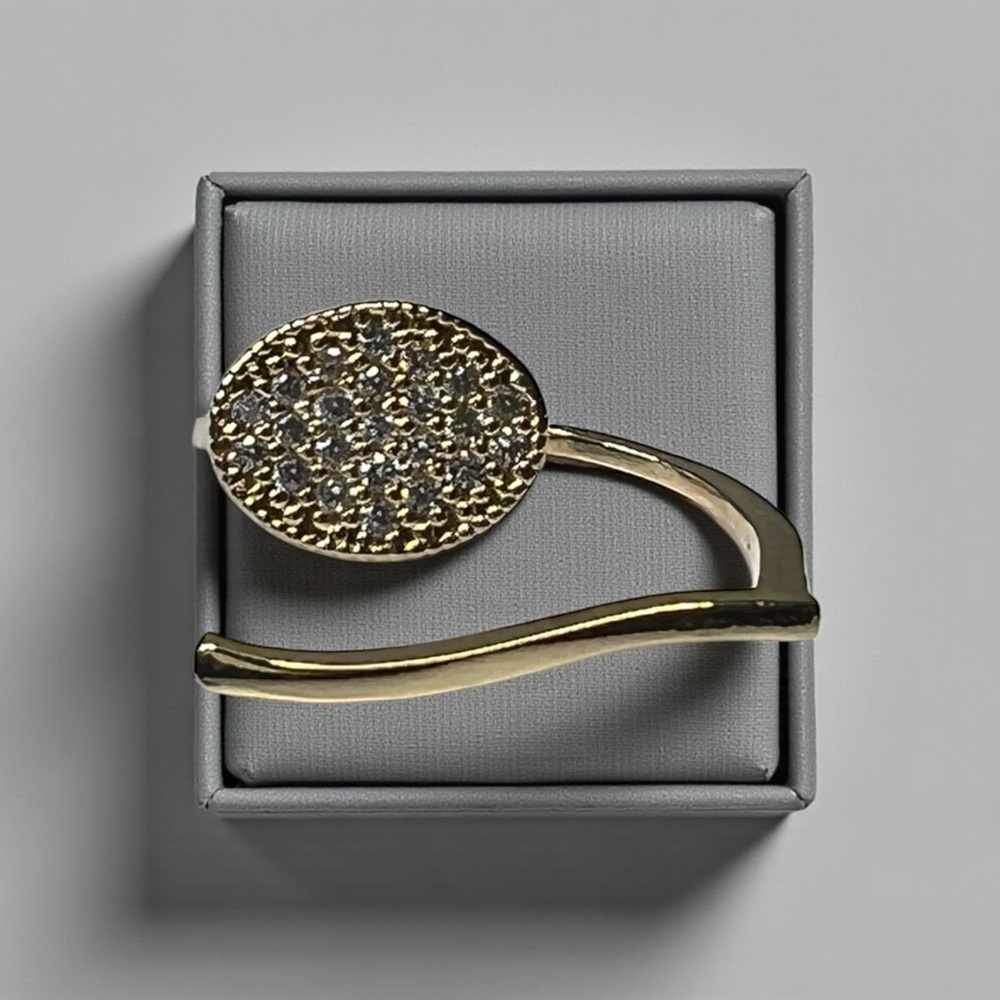 Elegant Oval Gold Ring with Cubic Zirconia